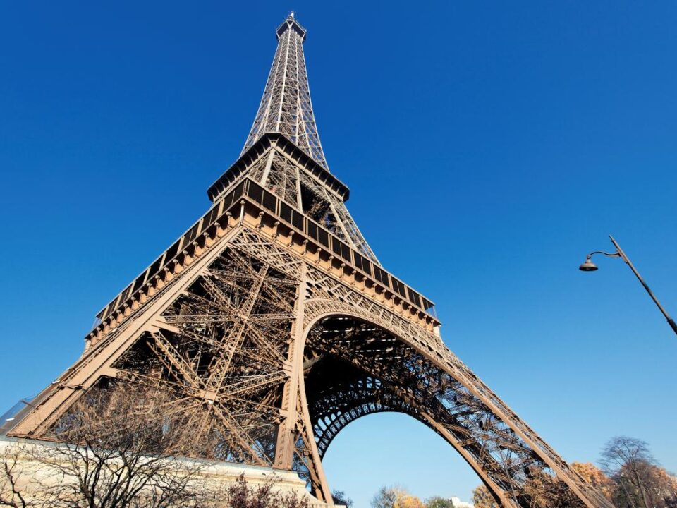 Wieża Eiffla w Parku Miniatur w Inwałdzie.